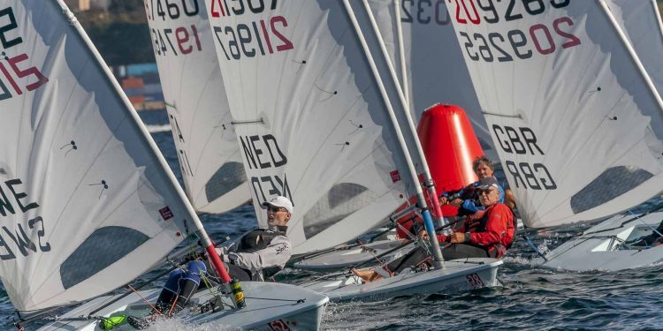El catalán Jordi Capella ya es líder del Europeo de Láser Máster en Vigo