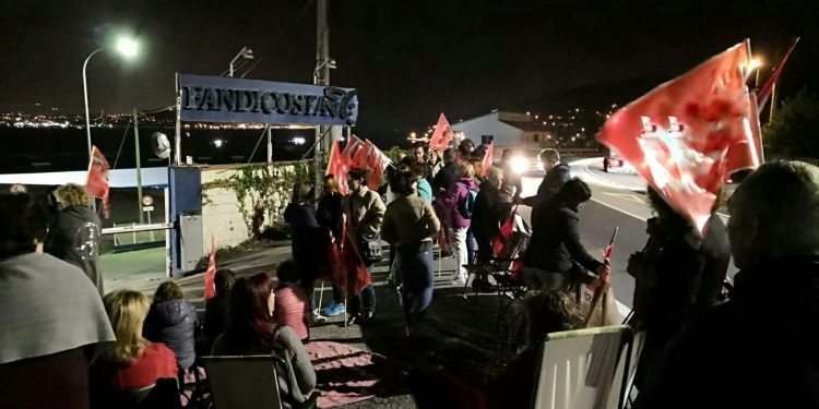 «Paro total» e protagonismo feminino no primeiro día da folga no sector dos elaborados do mar