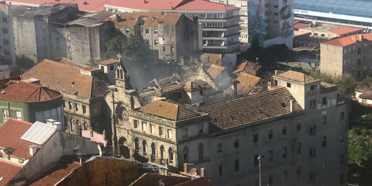 Un incendio en el asilo de Santa Marta moviliza a los bomberos