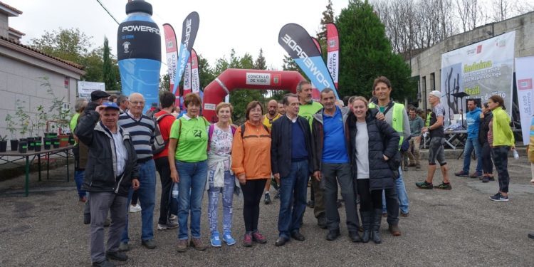Vigo se echó al monte para recordar los incendios de hace un año