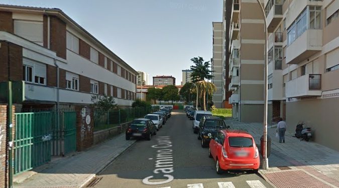 Trasladada una mujer por inhalación de humo a causa de un incendio en su piso