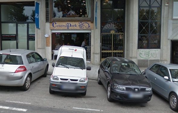 Evacuado un local de hostelería en Vigo tras un incendio en su interior