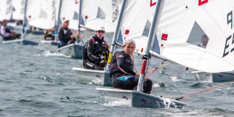 El Europeo de Láser Máster reúne en Vigo a 140 regatistas de 20 países