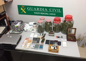 Dos jóvenes, detenidos en Cangas con marihuana, hachís y cocaína