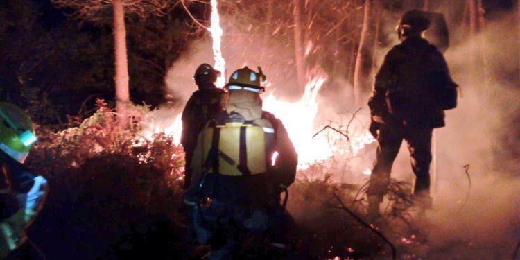 Desalojo de viviendas y denuncias en Mondariz: «Ni un hidroavión en toda la tarde»