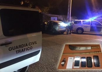 Interceptan en Ponteareas a un conductor ebrio y drogado que circulaba con un machete y sin carné, seguro ni ITV