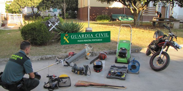 Investigan penalmente a cuatro jóvenes, dos de ellos menores, por varios robos en Ponteareas