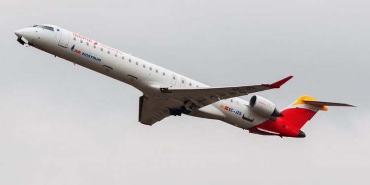 Air Nostrum adelanta los vuelos de Vigo a París al 31 de marzo