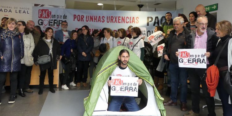 O persoal dos PAC inicia peches en Vigo para reclamar máis persoal e mellores condicións