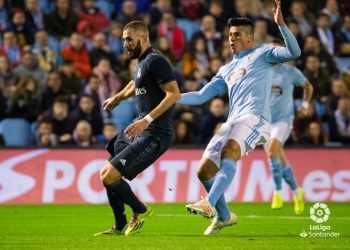 El Celta cae víctima de sus errores defensivos en un partido extraño