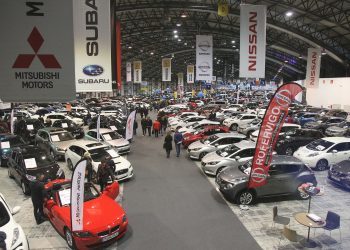 El Salón CarOutlet Vigo abrió este viernes en el Ifevi con más de 1.000 coches de ocasión