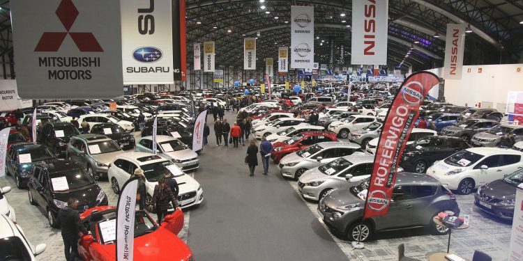 El Salón CarOutlet Vigo abrió este viernes en el Ifevi con más de 1.000 coches de ocasión