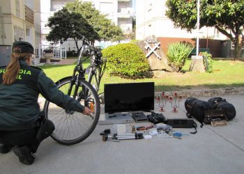 Hallan en tiendas de Vigo objetos robados por un hombre de Mondariz a un vecino