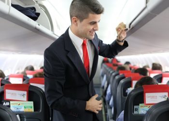 Air Nostrum inicia una nueva selección de tripulantes de cabina en Vigo