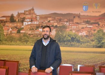 O alcalde de Tui asegura que estivo mal asesorado e que non tiña intención de desobedecer