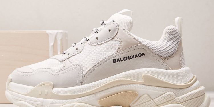 Cómo Balenciaga popularizó la tendencia de zapatillas deportivas dad que dominó en 2018 VigoÉ