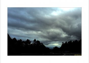 Un avión en la tormenta
