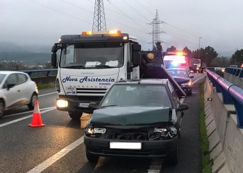 Un accidente múltiple en la A-55 causa retenciones en la autovía