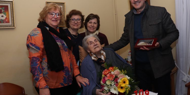 Ignacia Cadilla, a ‘superavoa’ de A Guarda, cumpre 109 anos