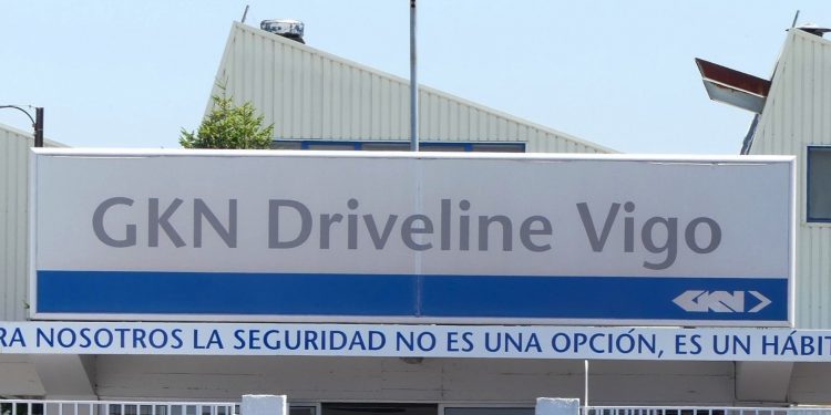 Os carretilleiros de GKN reclaman o pago de débedas e o mantemento do emprego
