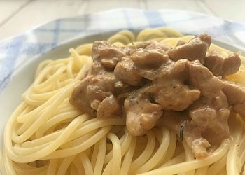 Espaguetis con pollo a la mostaza