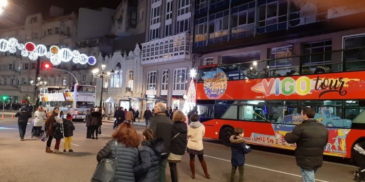 El bus turístico ya recorre la Navidad de Vigo