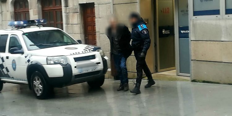 Detido no Porriño un vendedor de droga que levaba cinco anos fuxido da Xustiza
