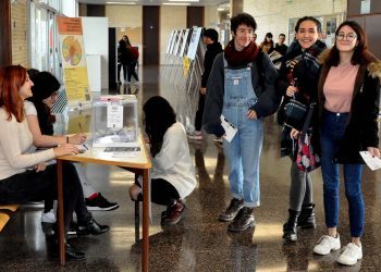 Los universitarios de Vigo no lo dudan: sí a la república