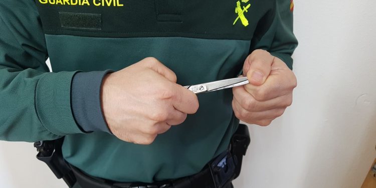 A prisión tras robar a un menor en un cajero de Baiona y agredir a los agentes que le detuvieron