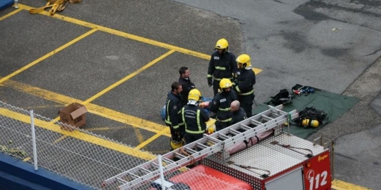 Rescatado tras caer con su vehículo por un terraplén de 50 metros en Moaña