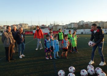 Diez jóvenes futbolistas recibieron una clase magistral de Iago Aspas
