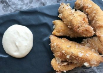 Fingers de pollo con salsa de yogur y mostaza