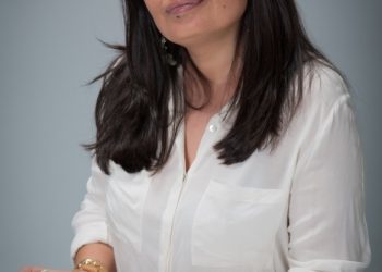 «Aportar cosas buenas a los demás es la felicidad suprema y la escritura tiene el poder de multiplicar tus palabras»