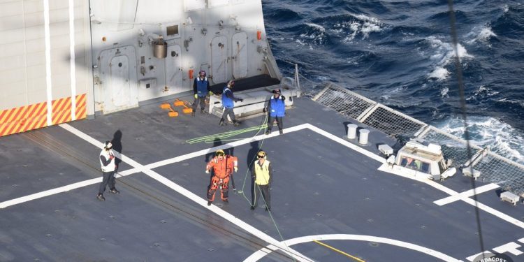 Evacuado a Vigo un tripulante enfermo de la fragata Juan de Borbón