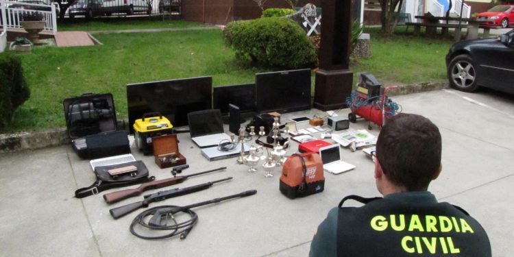 Tres detenidos en la comarca del Condado por trece robos en viviendas