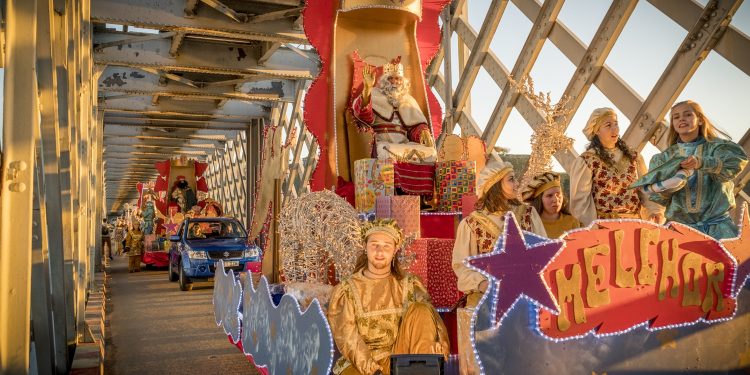 Tui e Valença reúnen unha comitiva de 150 persoas na Cabalgata Internacional de Reis