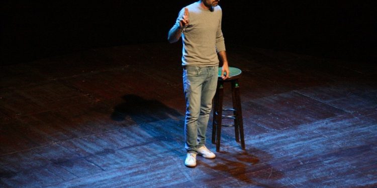 Afaga sube al escenario en Vigo a cuatro cómicos solidarios con su gala ‘No te olvides de reír’