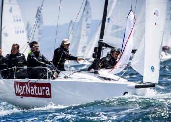 El «Noticia» impone su ritmo en la apertura de la temporada de J70 en Vigo