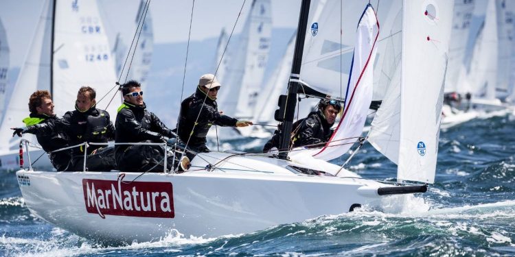 El «Noticia» impone su ritmo en la apertura de la temporada de J70 en Vigo