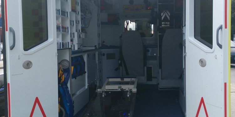 Trasladan a Vigo a dos personas intoxicadas tras una fuga de gas en Tui