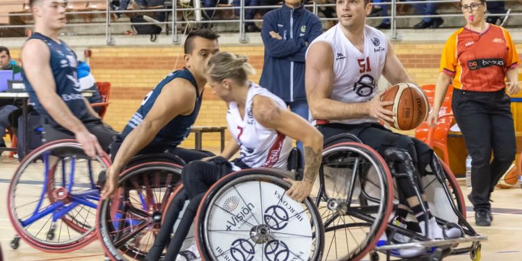 El líder deja al Iberconsa Amfiv sin opciones de victoria en el tercer cuarto