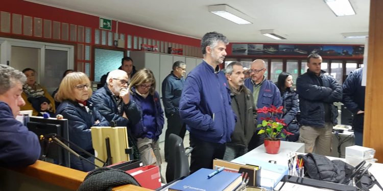 Trabajadores de Vulcano se encierran en el despacho del director en el astillero