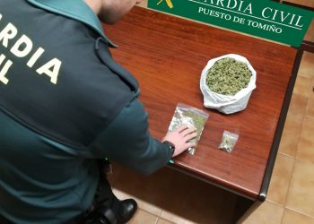 La Guardia Civil caza en plena calle a un vecino de Tomiño con 235 gramos de marihuana