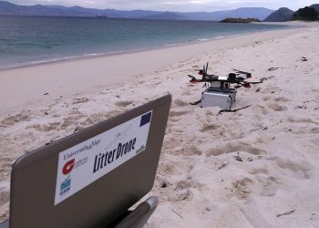 As illas Cíes, campo de probas para a caza de lixo con drons
