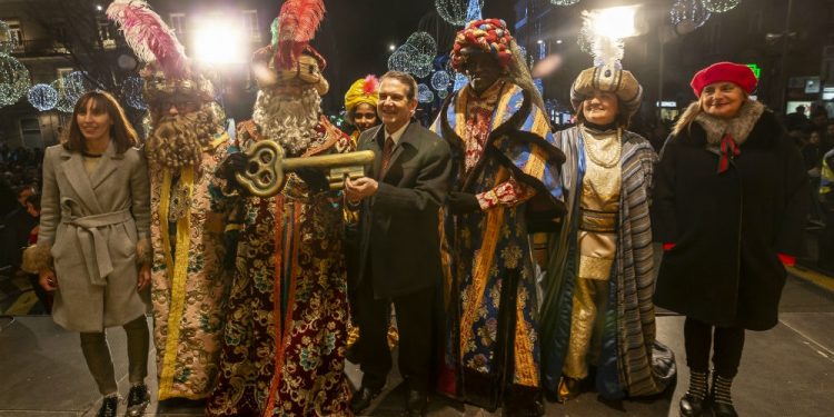 Más de 150.000 vigueses y visitantes acompañaron a los Reyes Magos