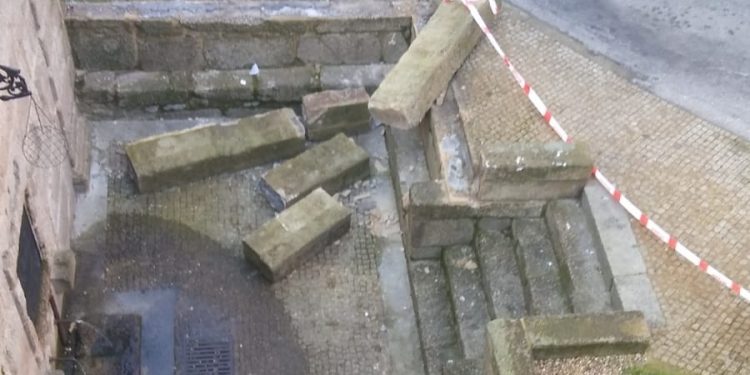 Ponteareas delimitará a fonte do Baratillo para reparala despois de que un coche chocara contra ela