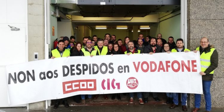 O persoal de Vodafone rebélase contra o despido de 41 compañeiros