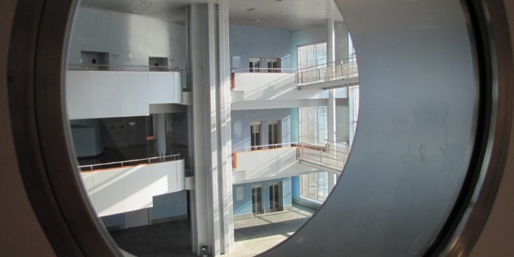 Fidalgo cree que las cuentas del Auditorio están falseadas y Aneiros lo manda a estudiar Económicas