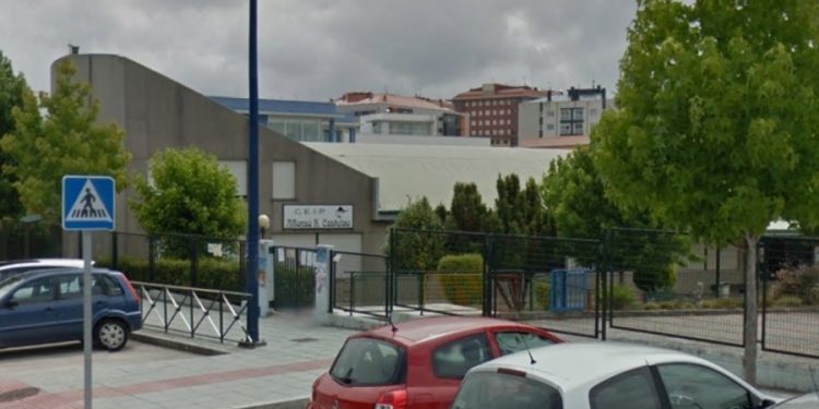 Nais, pais, nenos e nenas ignorados e abandonados pola Consellería de Educación