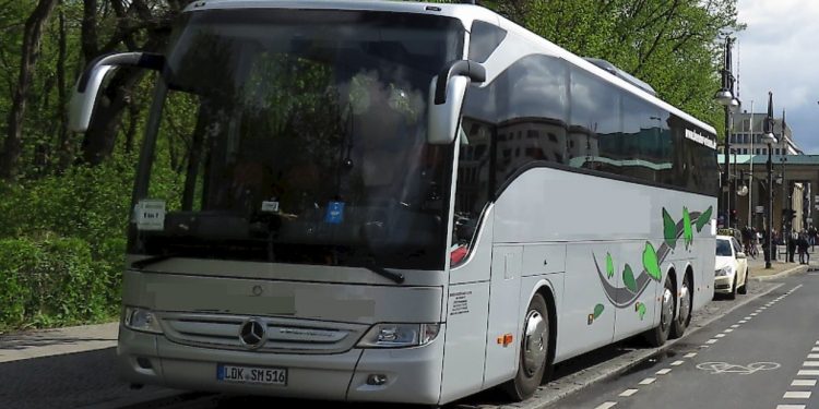 Una consultora hispano-germana busca en Vigo conductores de autobús para Alemania
